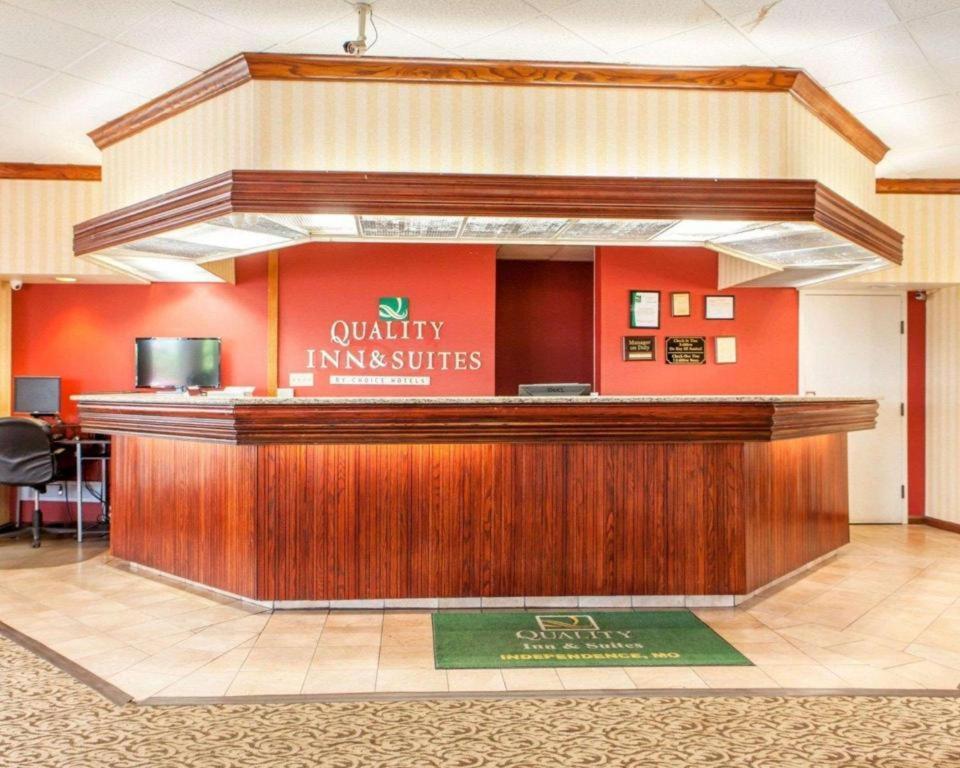 Quality Inn & Suites Kansas City - Independence I-70 East Exterior photo